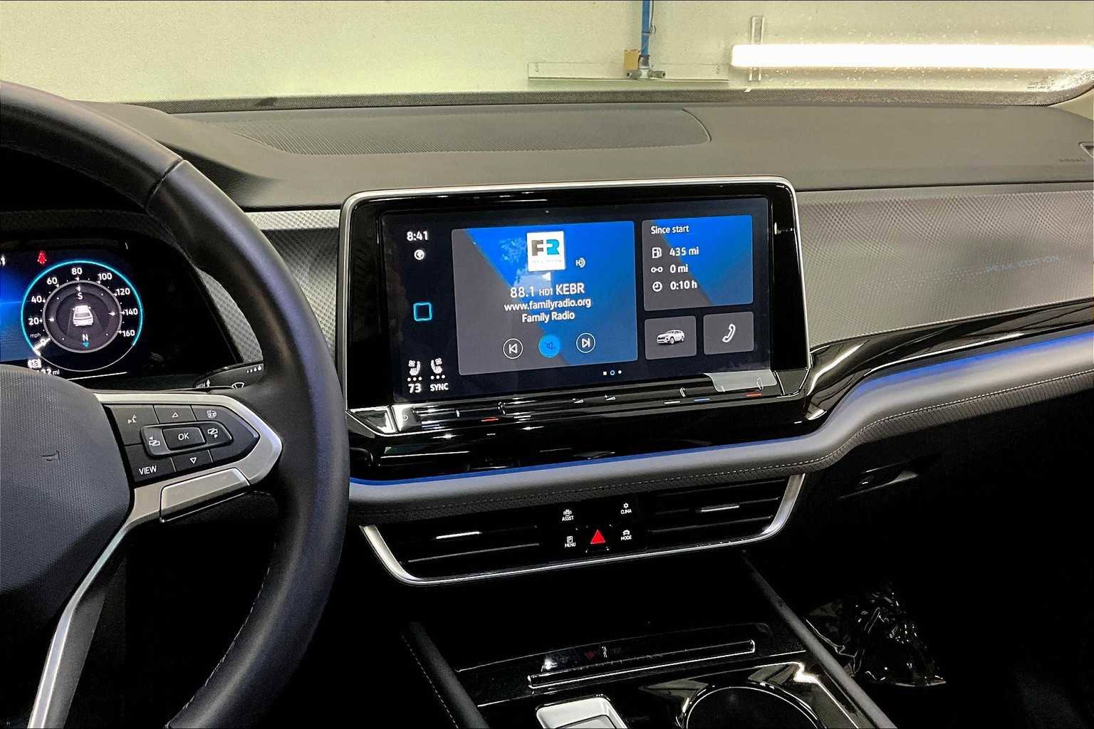 Used 2025 Volkswagen Atlas Peak Edition SE image 9