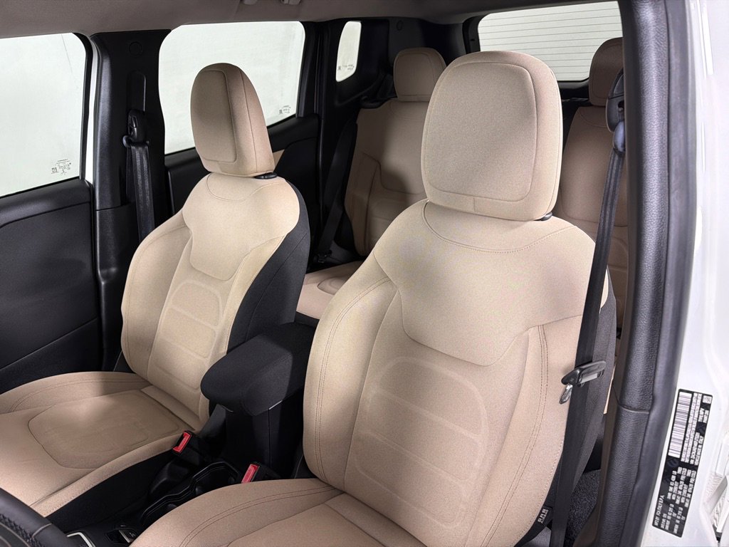 Used 2019 Jeep Renegade Latitude w/ UConnect 8.4 Nav Group image 13