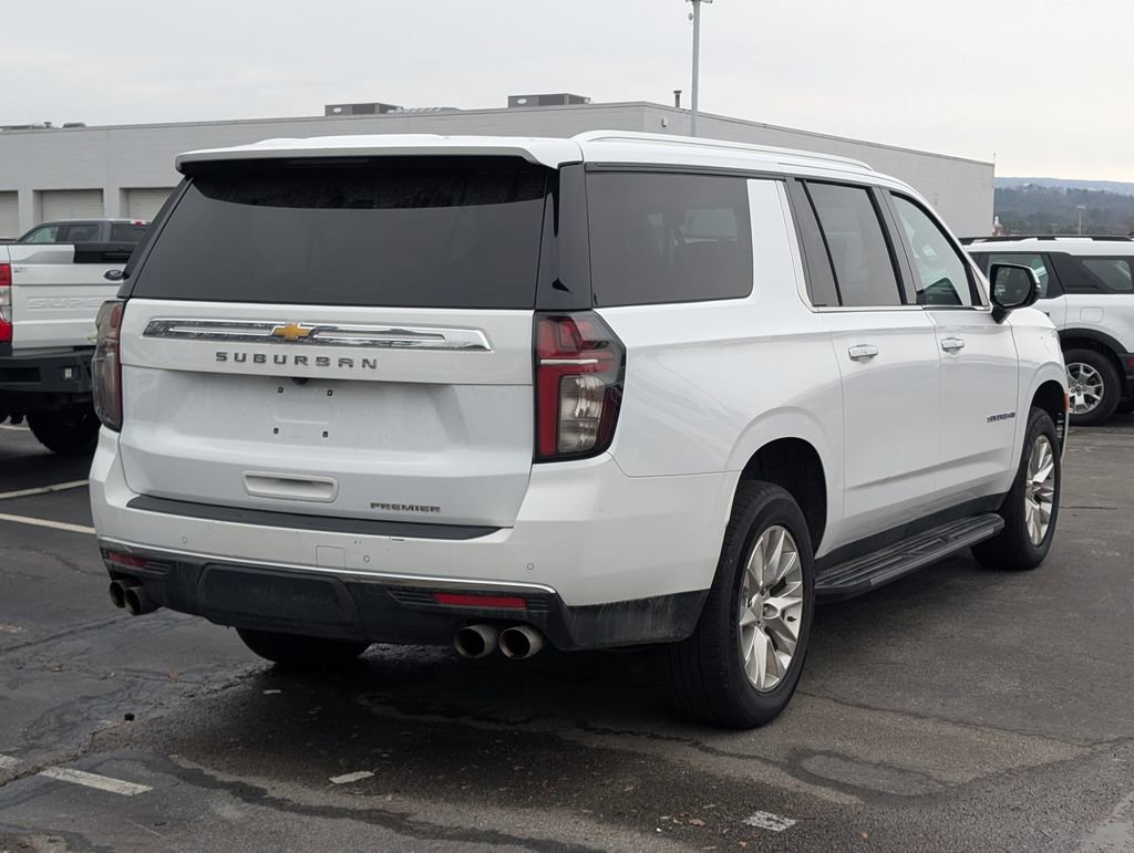 Used 2023 Chevrolet Suburban Premier image 3
