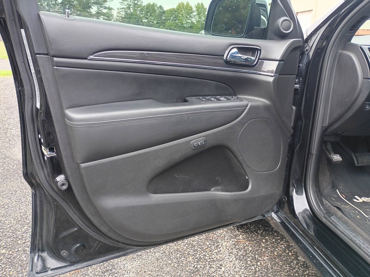 Used 2019 Jeep Grand Cherokee Overland AWD/4WD image 11