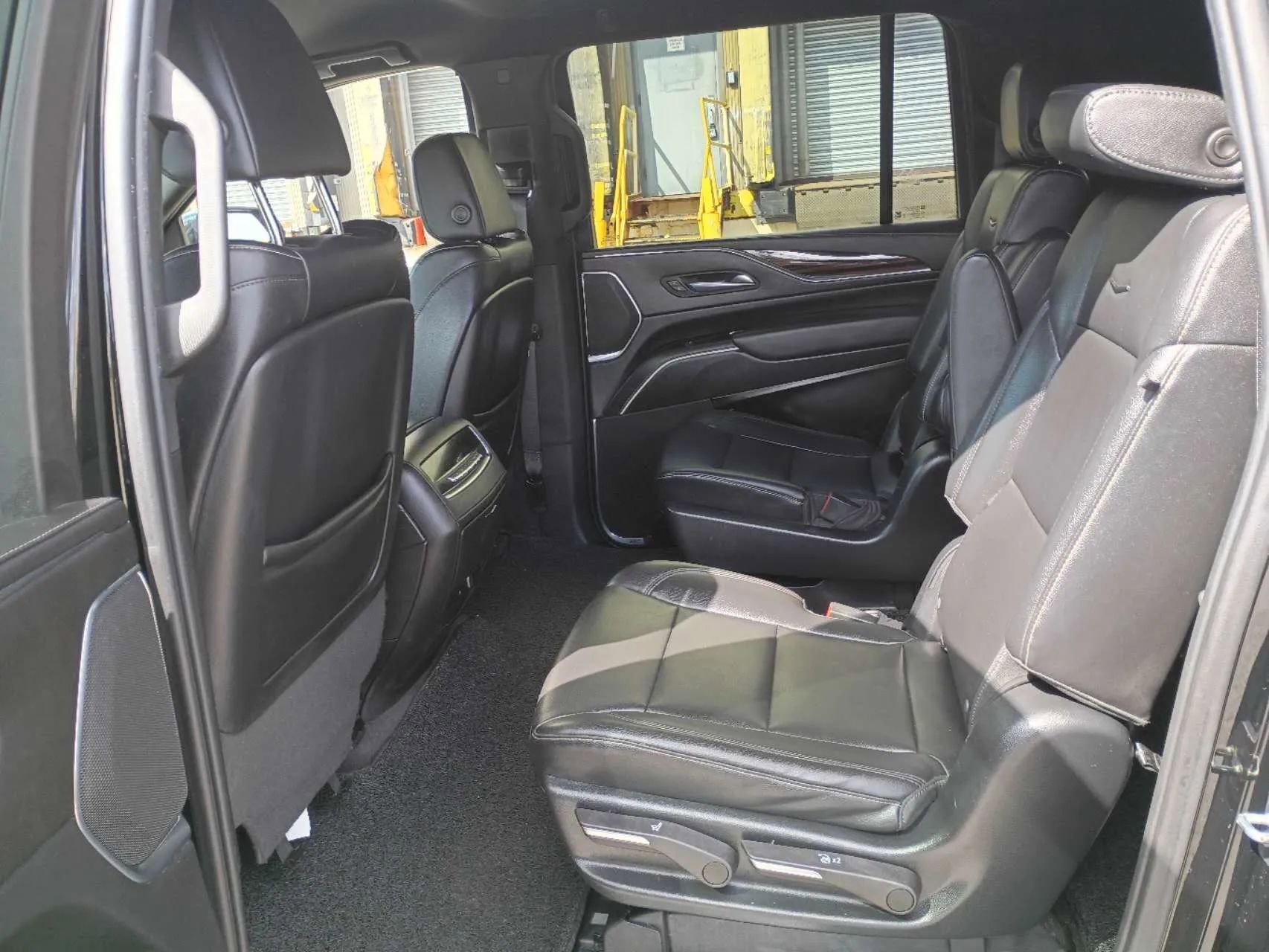 Used 2023 Cadillac Escalade ESV Luxury image 16