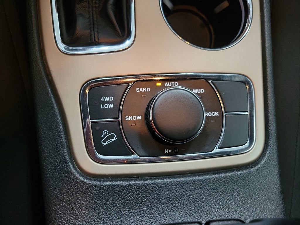 Used 2016 Jeep Grand Cherokee Laredo w/ Quick Order Package 23E image 47