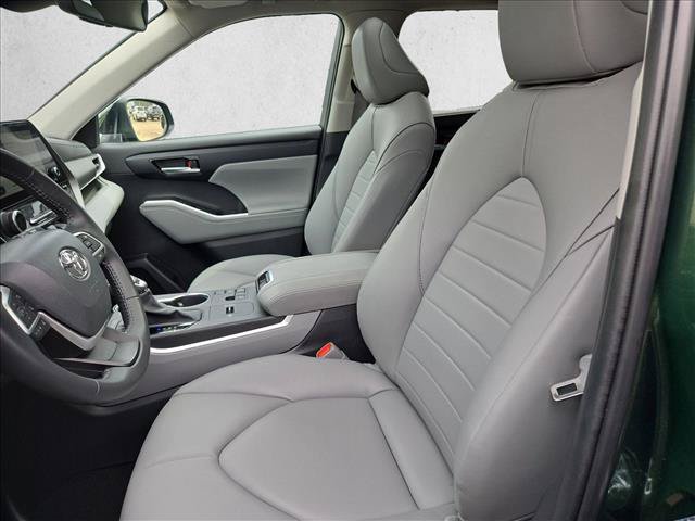 Used 2023 Toyota Highlander XLE FWD image 14