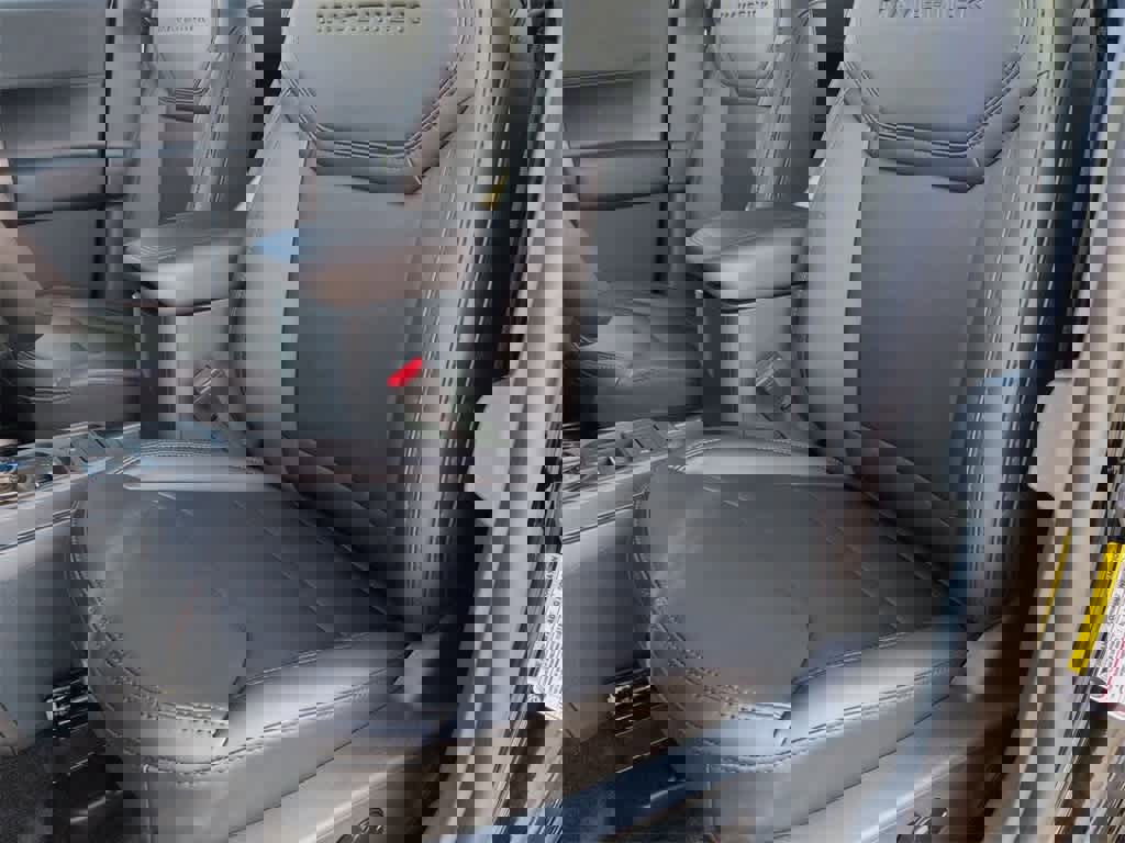 New 2025 Ford Maverick Lariat w/ Black Appearance Package image 17