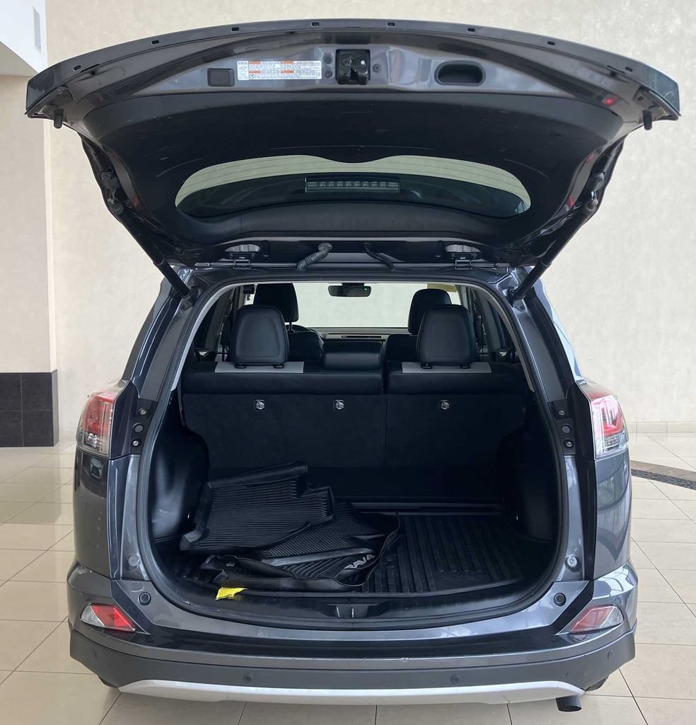 Used 2018 Toyota RAV4 Limited AWD/4WD image 5