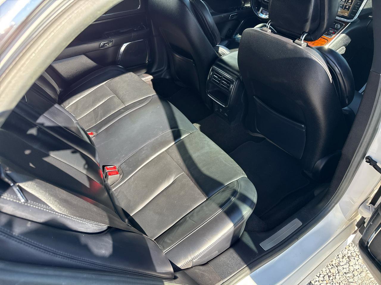 Used 2017 Lincoln Continental Select image 20