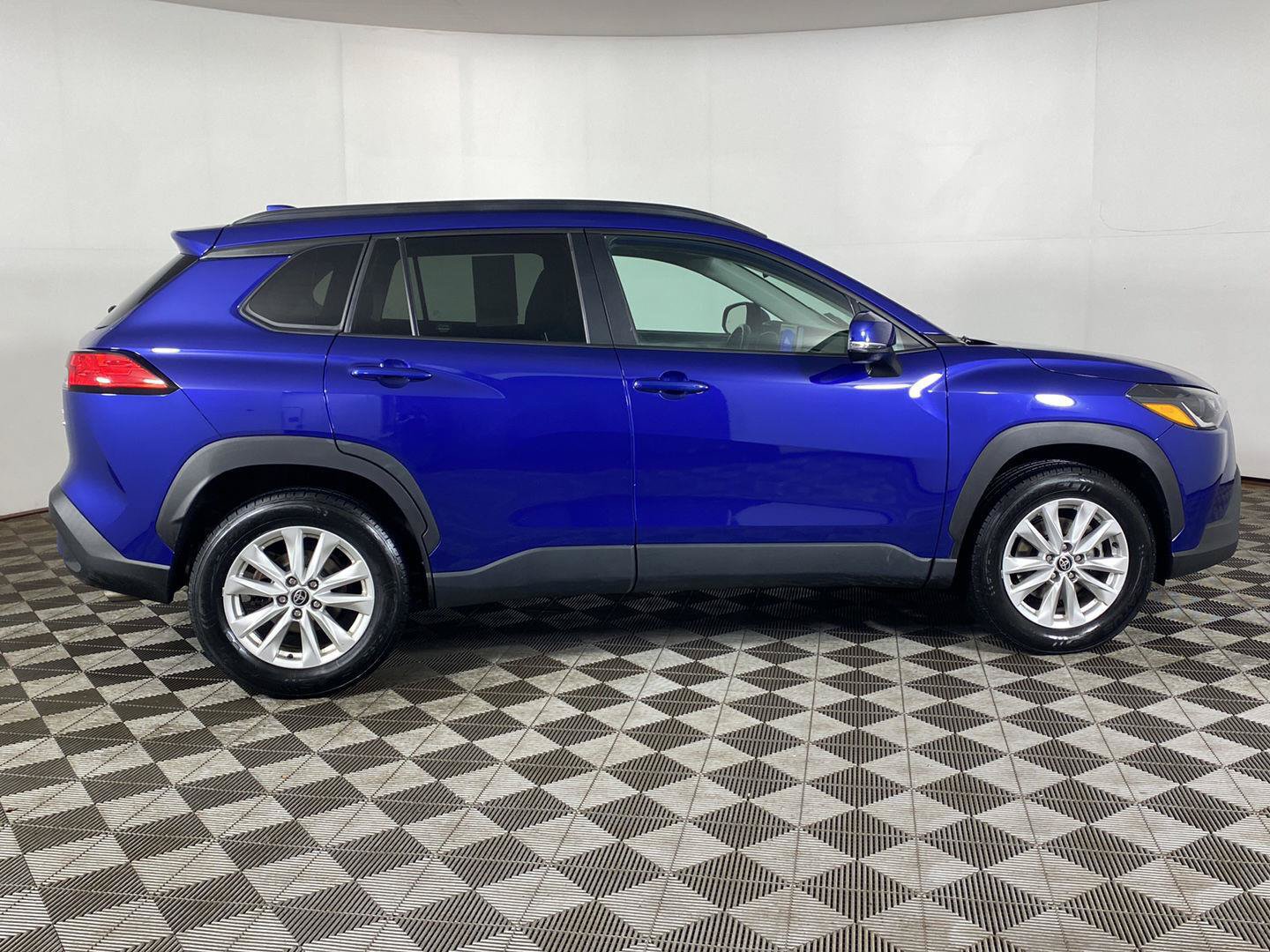 Used 2024 Toyota Corolla Cross LE AWD/4WD image 7