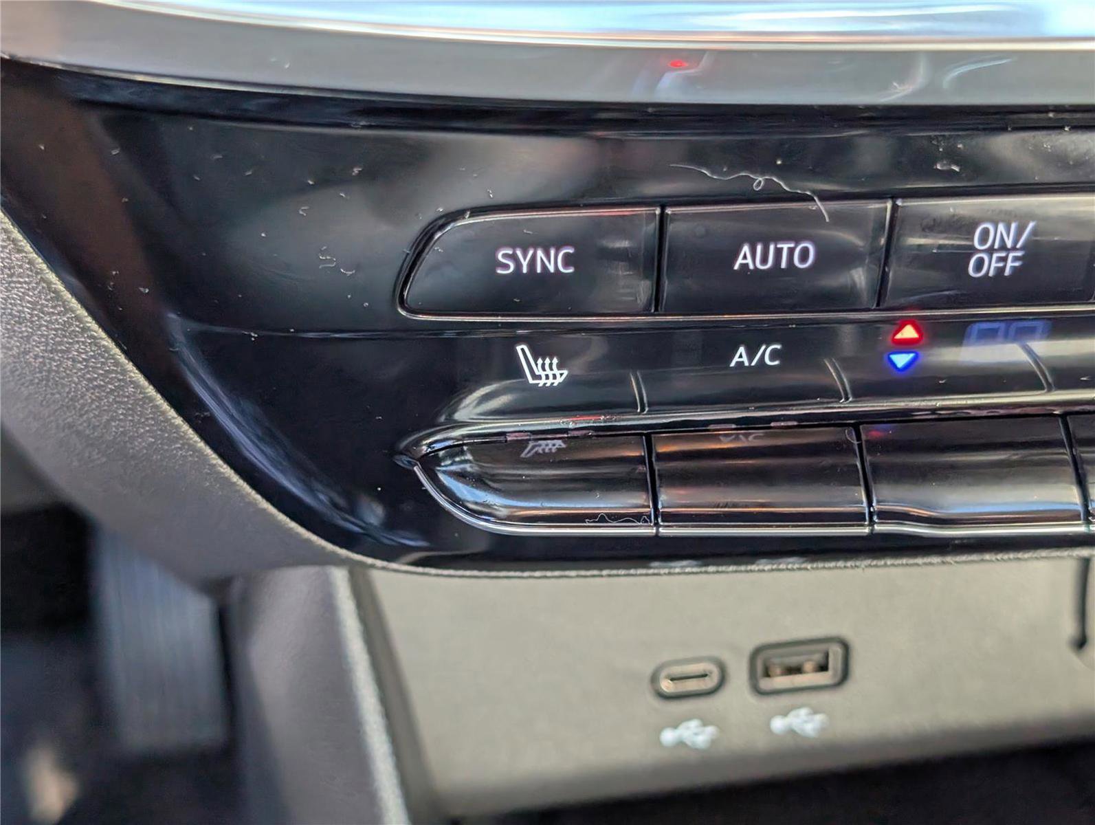 Used 2024 Buick Encore GX Avenir image 25