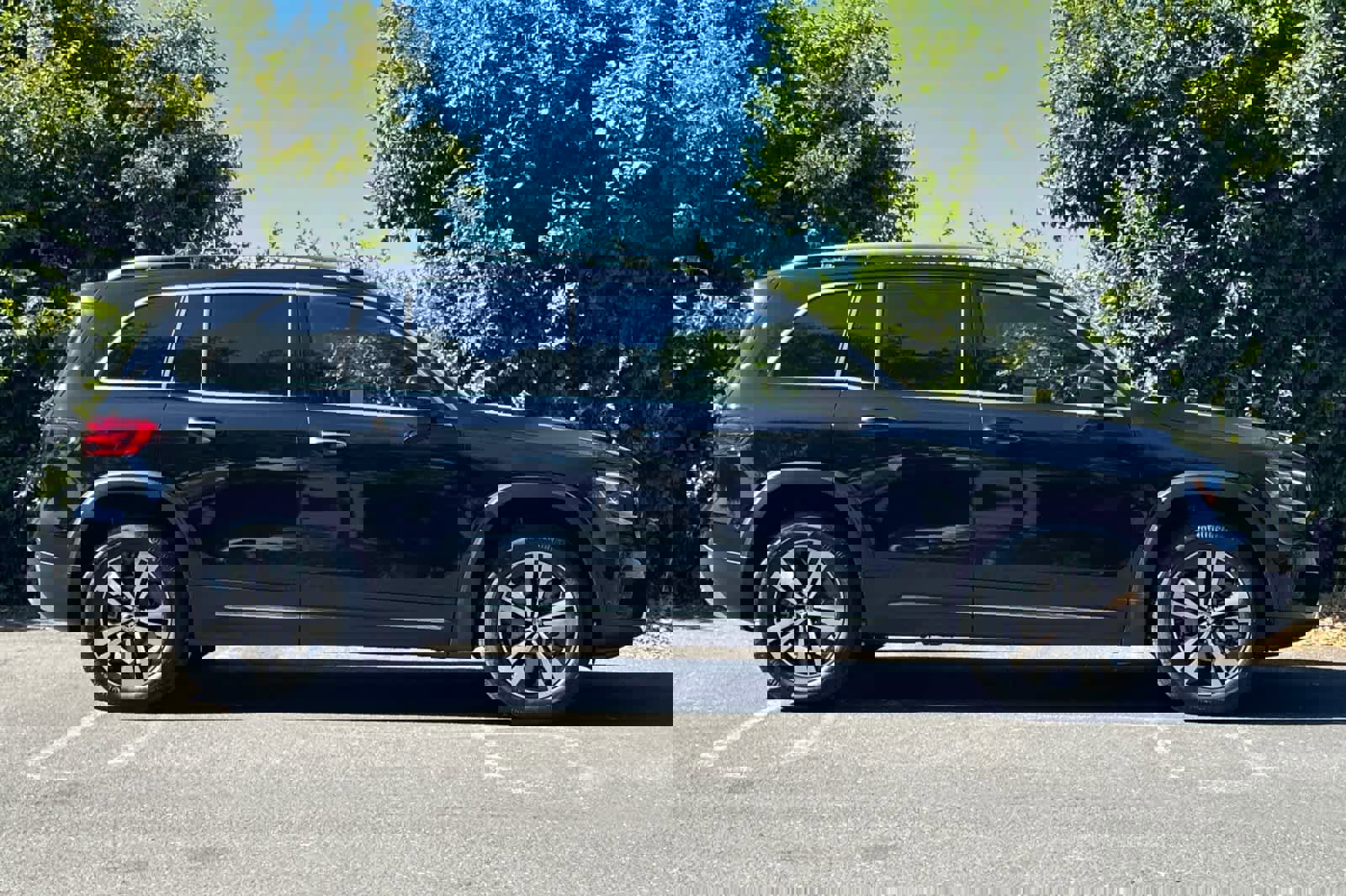 New 2025 Mercedes-Benz GLB 250 image 2