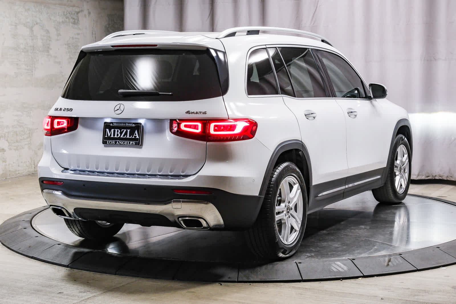 Used 2022 Mercedes-Benz GLB 250 4MATIC image 4