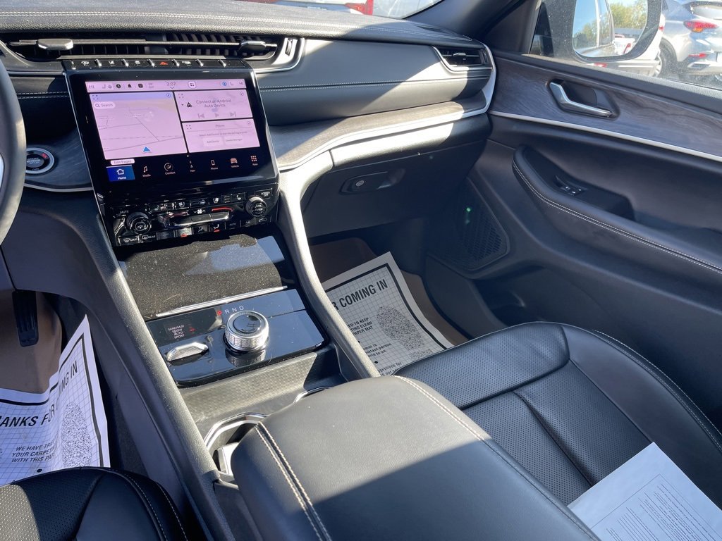 Used 2025 Jeep Grand Cherokee Limited w/ Luxury Tech Group II image 20