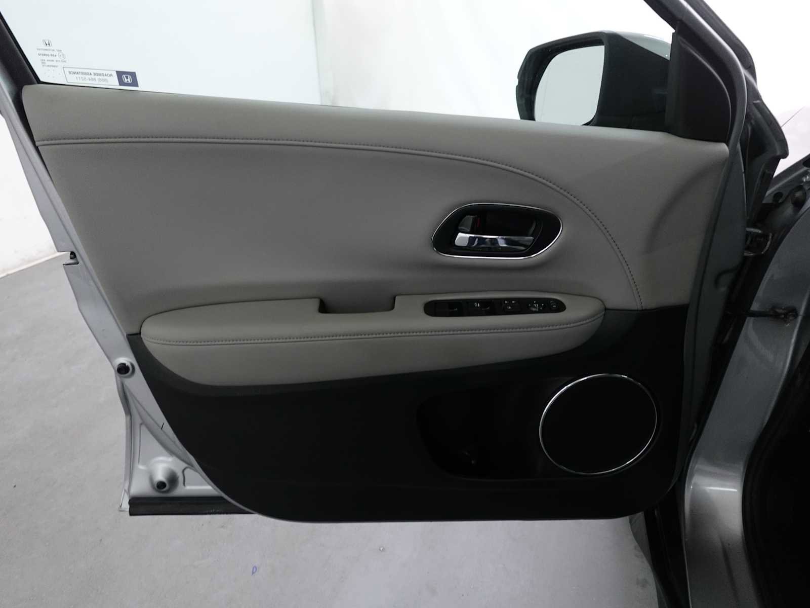 Used 2017 Honda HR-V EX-L image 10