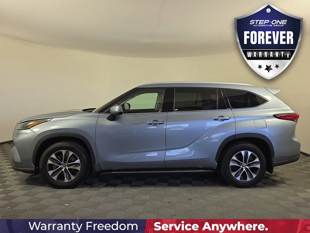 Used 2022 Toyota Highlander XLE FWD image 4