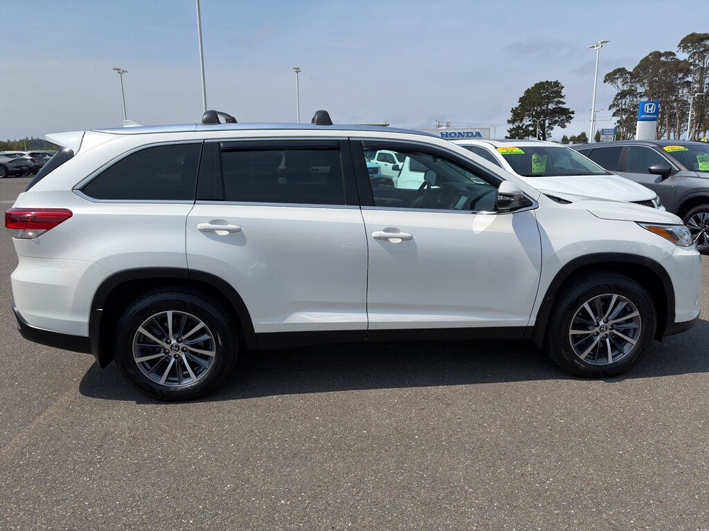 Used 2019 Toyota Highlander XLE AWD/4WD image 7