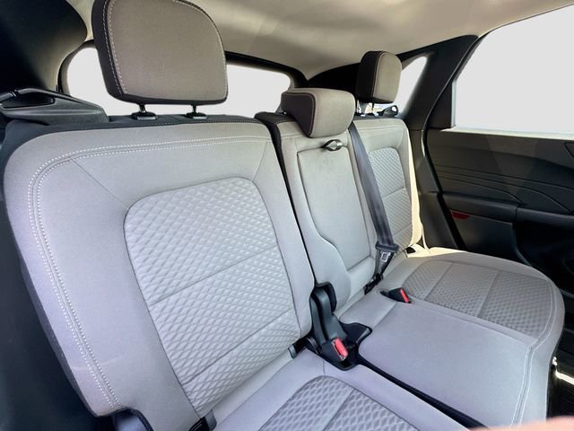 Used 2022 Ford Escape SE w/ SE Sport Appearance Package image 24