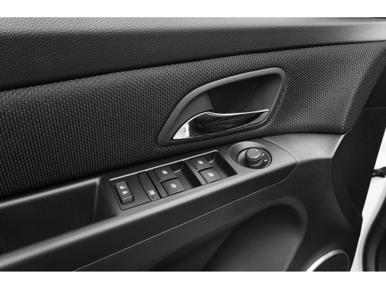 Used 2015 Chevrolet Cruze LT w/ Technology Package FWD image 14