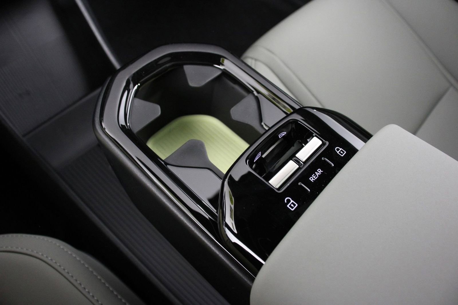 New 2026 Volvo EX30 Cross Country Ultra w/ Protection Package Premier image 7