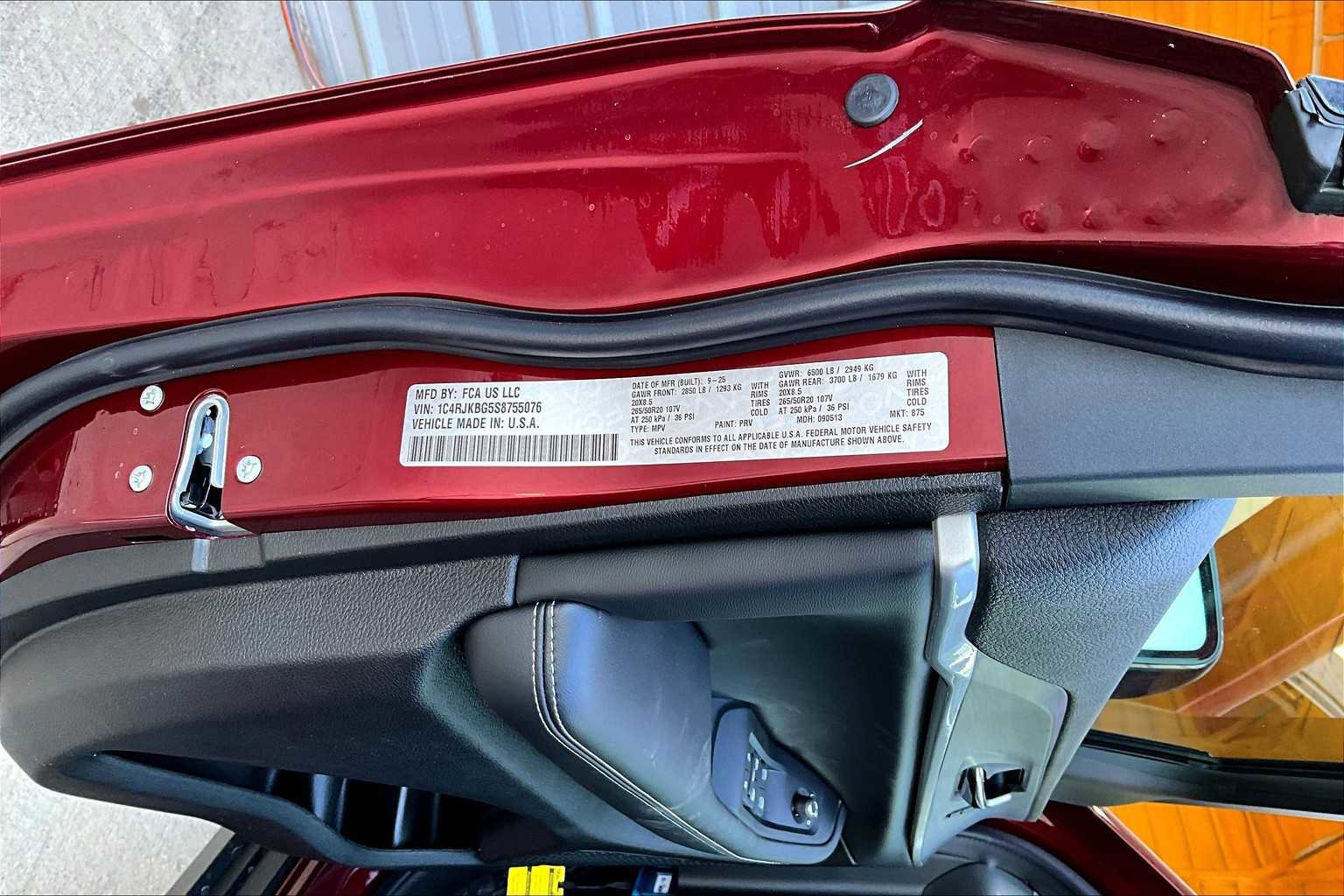 New 2025 Jeep Grand Cherokee L Limited w/ Black Appearance Package image 19