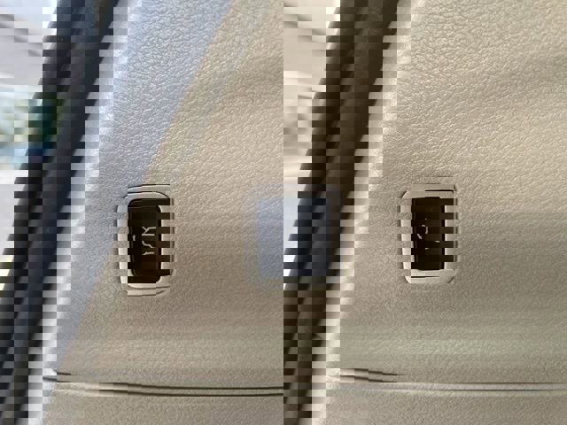 Used 2024 Chrysler Pacifica Touring-L image 12