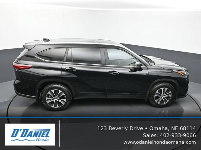 Used 2023 Toyota Highlander XLE AWD/4WD image 19