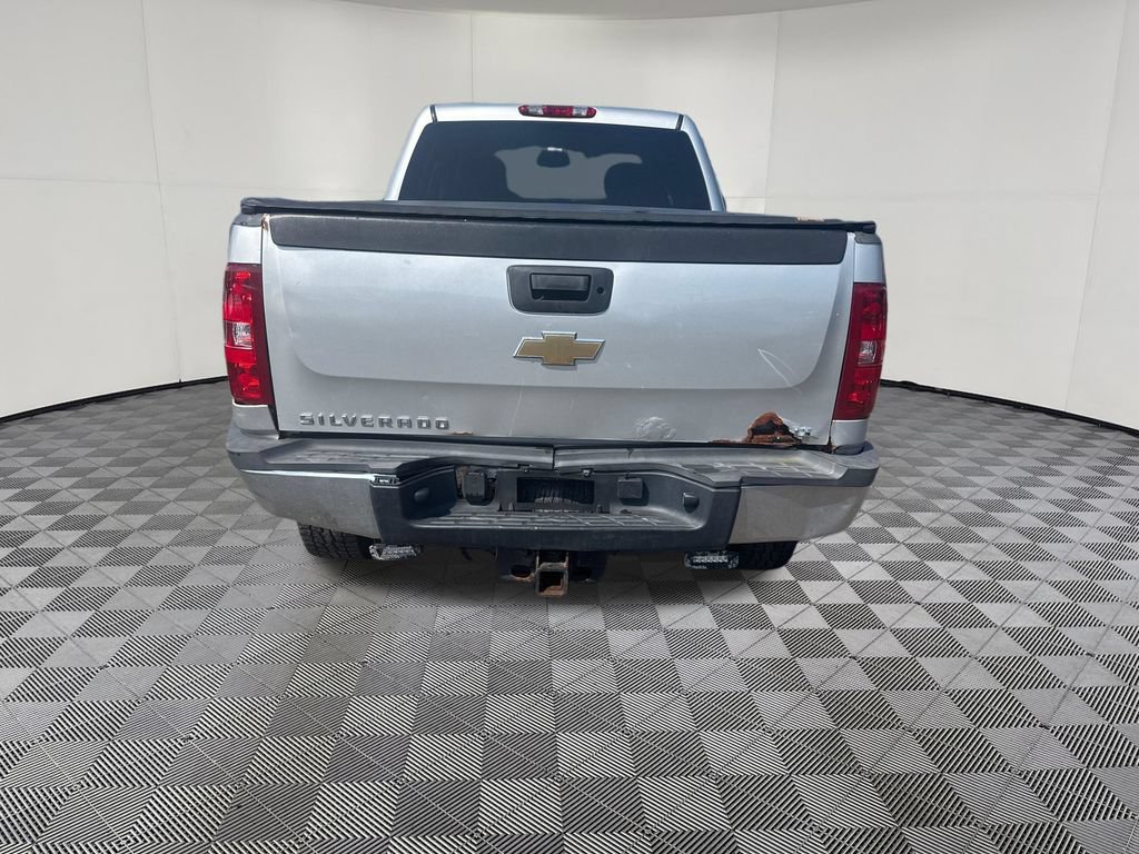 Used 2011 Chevrolet Silverado 2500 LT w/ Interior Plus Package AWD/4WD image 4