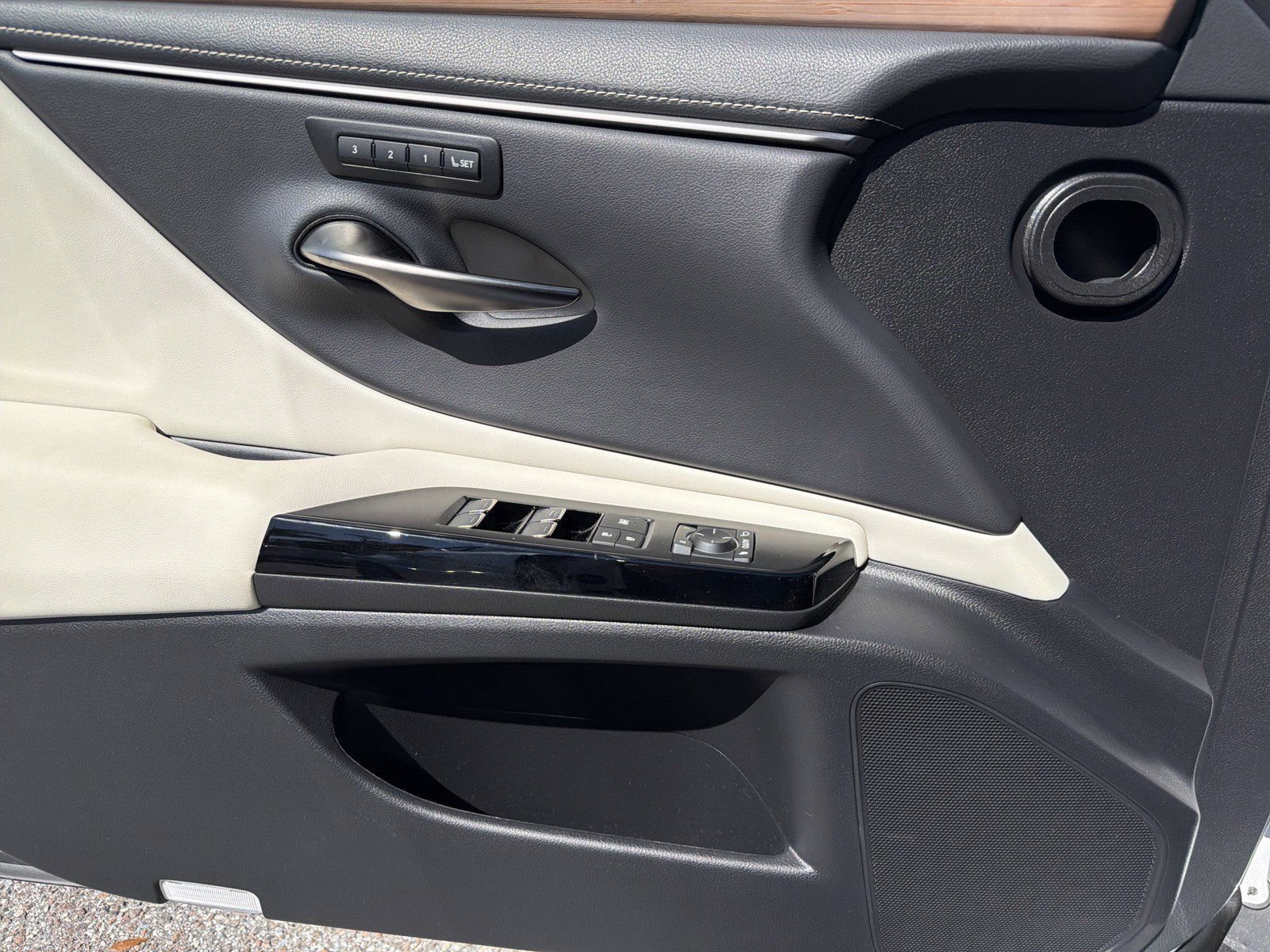 Used 2023 Lexus ES 350 w/ Premium Package FWD image 23