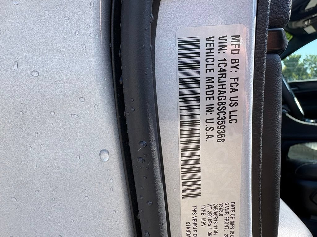 Used 2025 Jeep Grand Cherokee Altitude AWD/4WD image 32