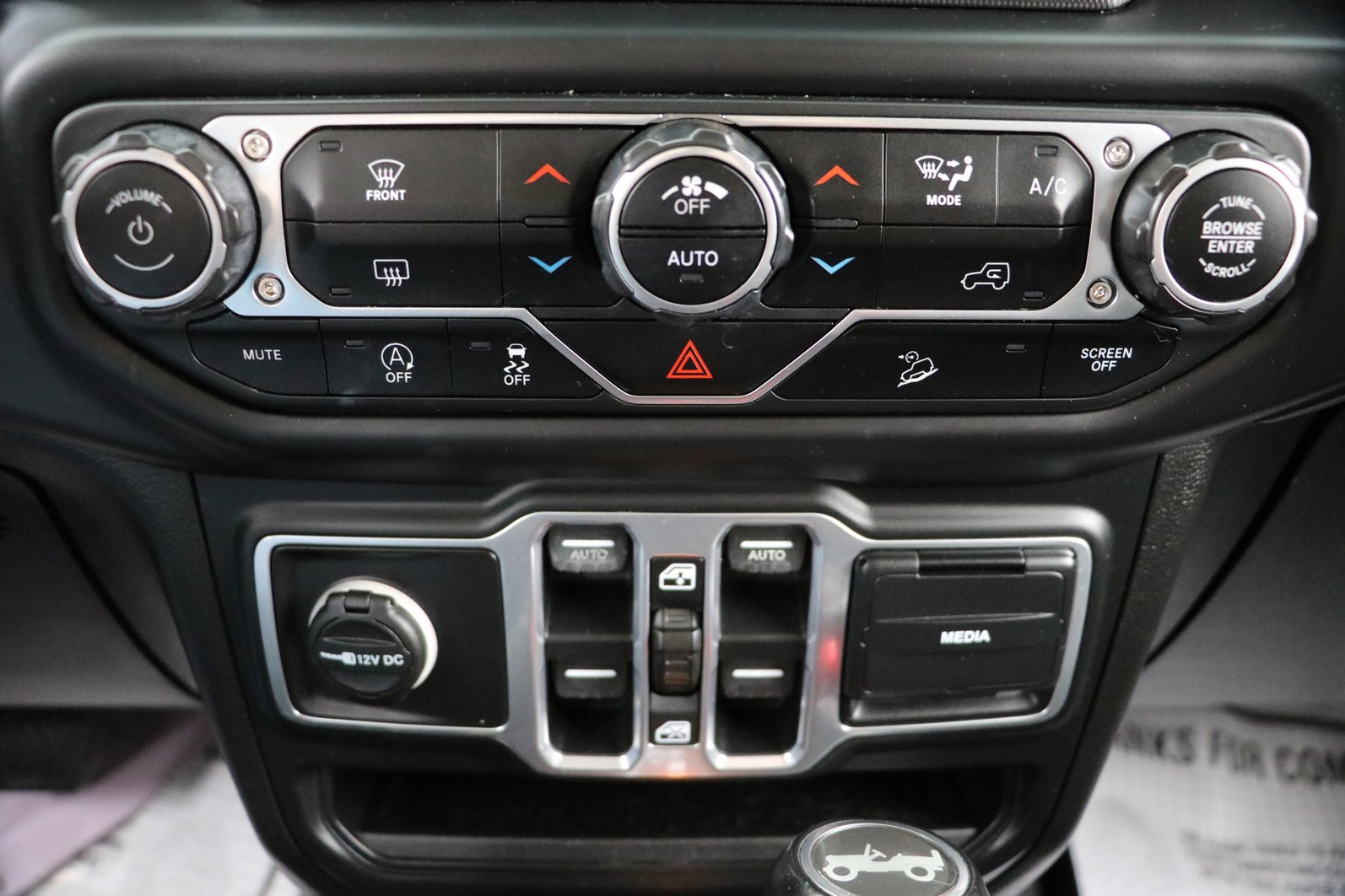Used 2018 Jeep Wrangler Unlimited Sahara AWD/4WD image 21