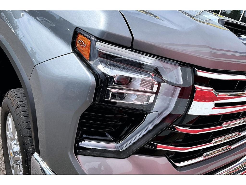 Used 2025 Chevrolet Silverado 3500 LTZ AWD/4WD image 32