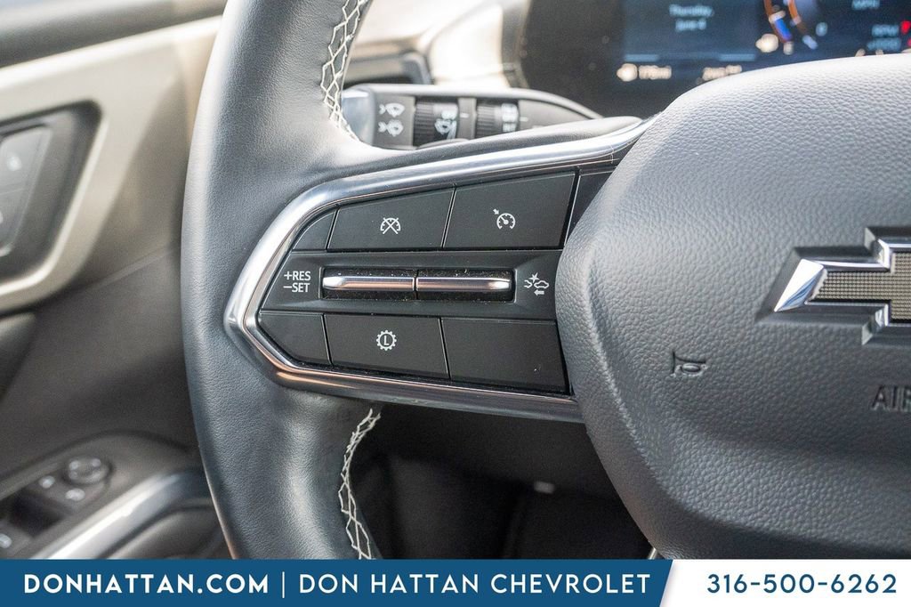 Used 2025 Chevrolet Traverse LT w/ Midnight/Sport Edition AWD/4WD image 13