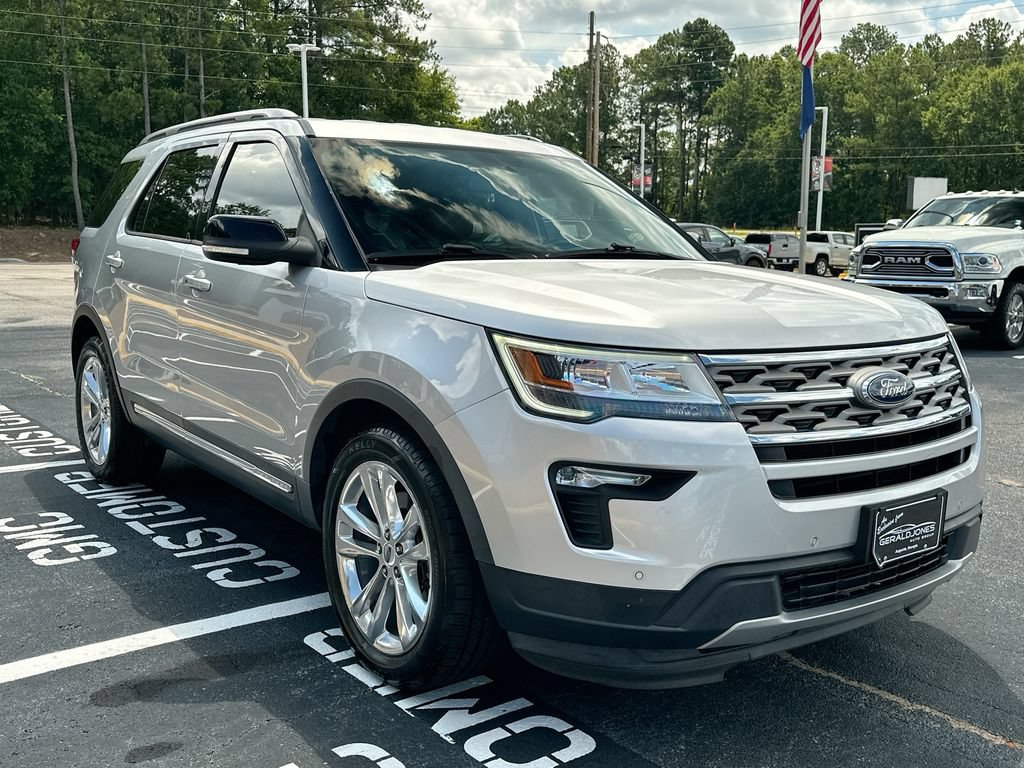 Used 2018 Ford Explorer XLT w/ Equipment Group 202A FWD image 2