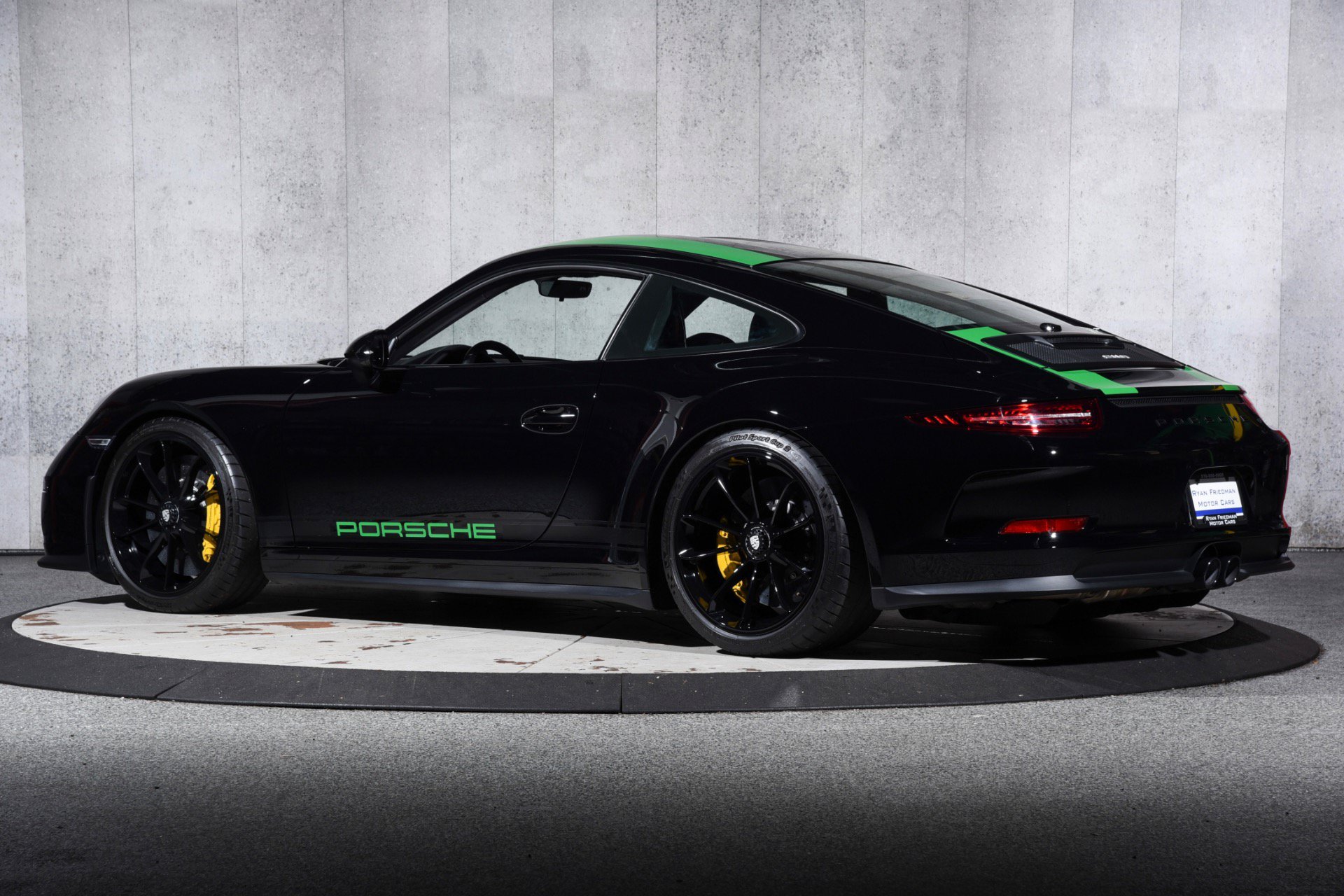 Used 2016 Porsche 911 R RWD image 3