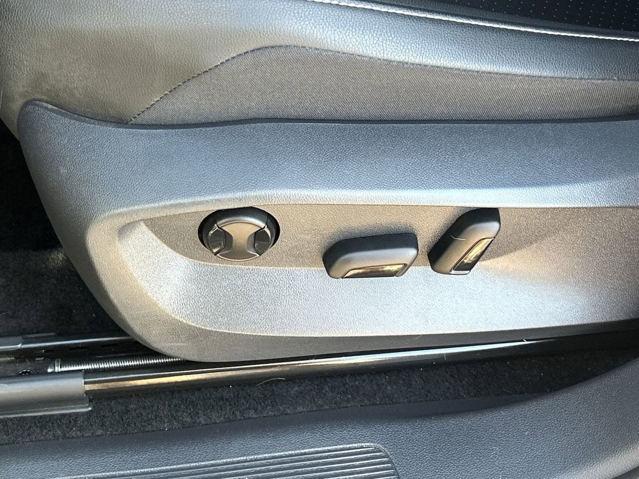 Certified 2023 Volkswagen Tiguan SE FWD image 17