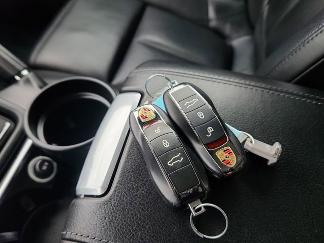 Used 2018 Porsche Cayenne Platinum Edition image 50