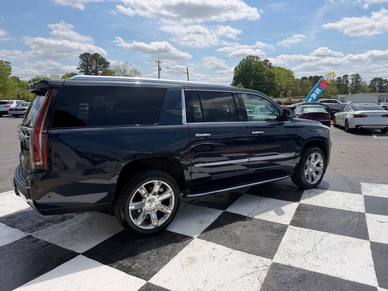 Used 2020 Cadillac Escalade ESV Luxury RWD image 6