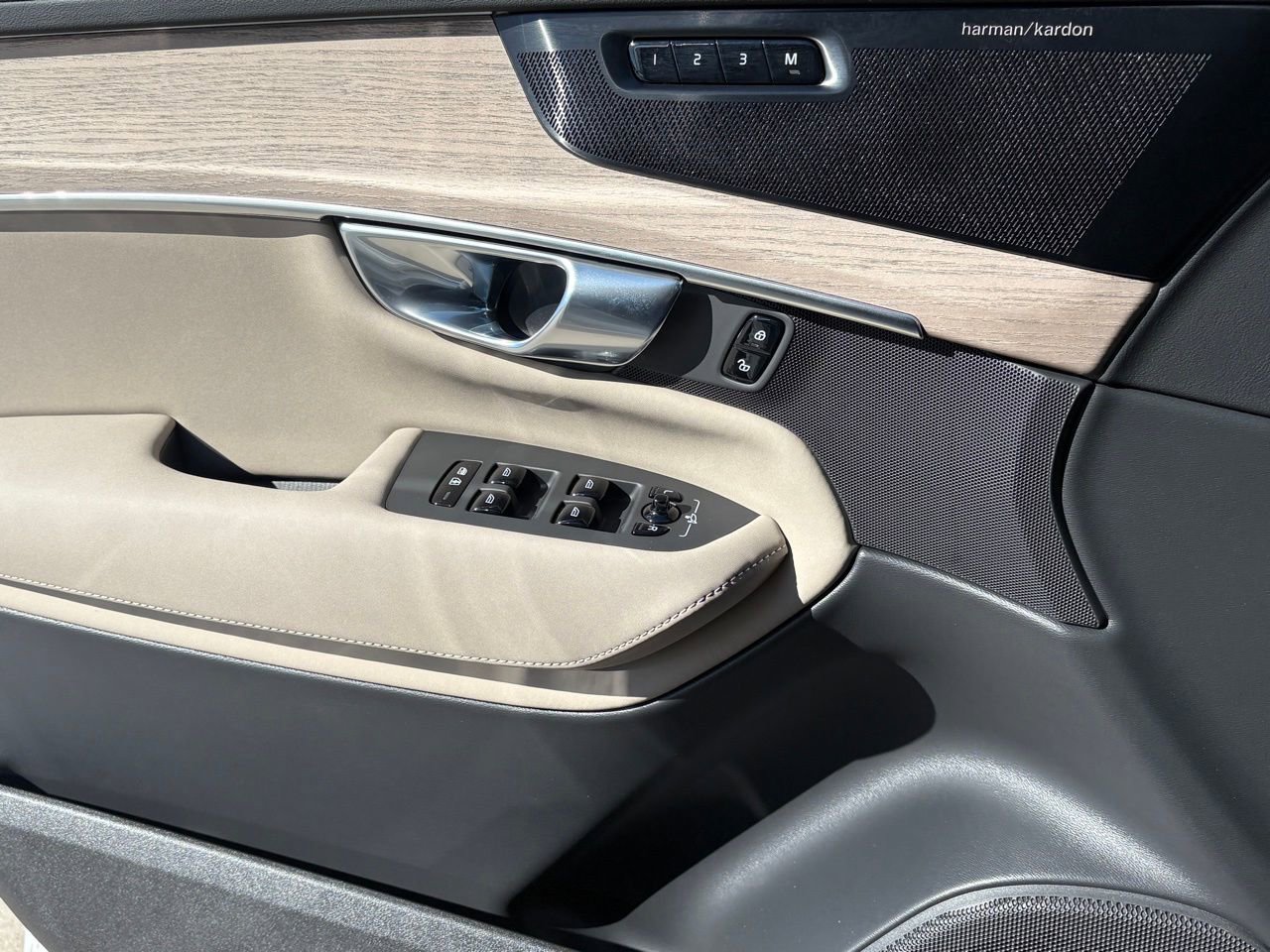 New 2026 Volvo XC90 B6 Ultra w/ Lounge Package image 19