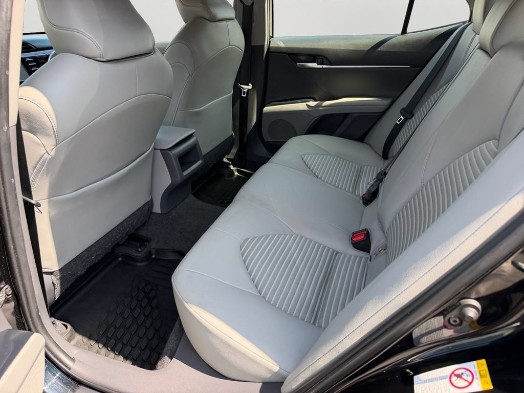 Used 2018 Toyota Camry SE FWD image 12