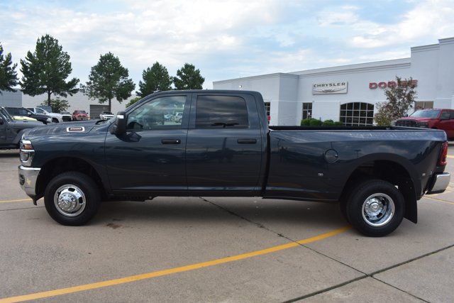 New 2026 RAM 3500 Tradesman AWD/4WD image 9