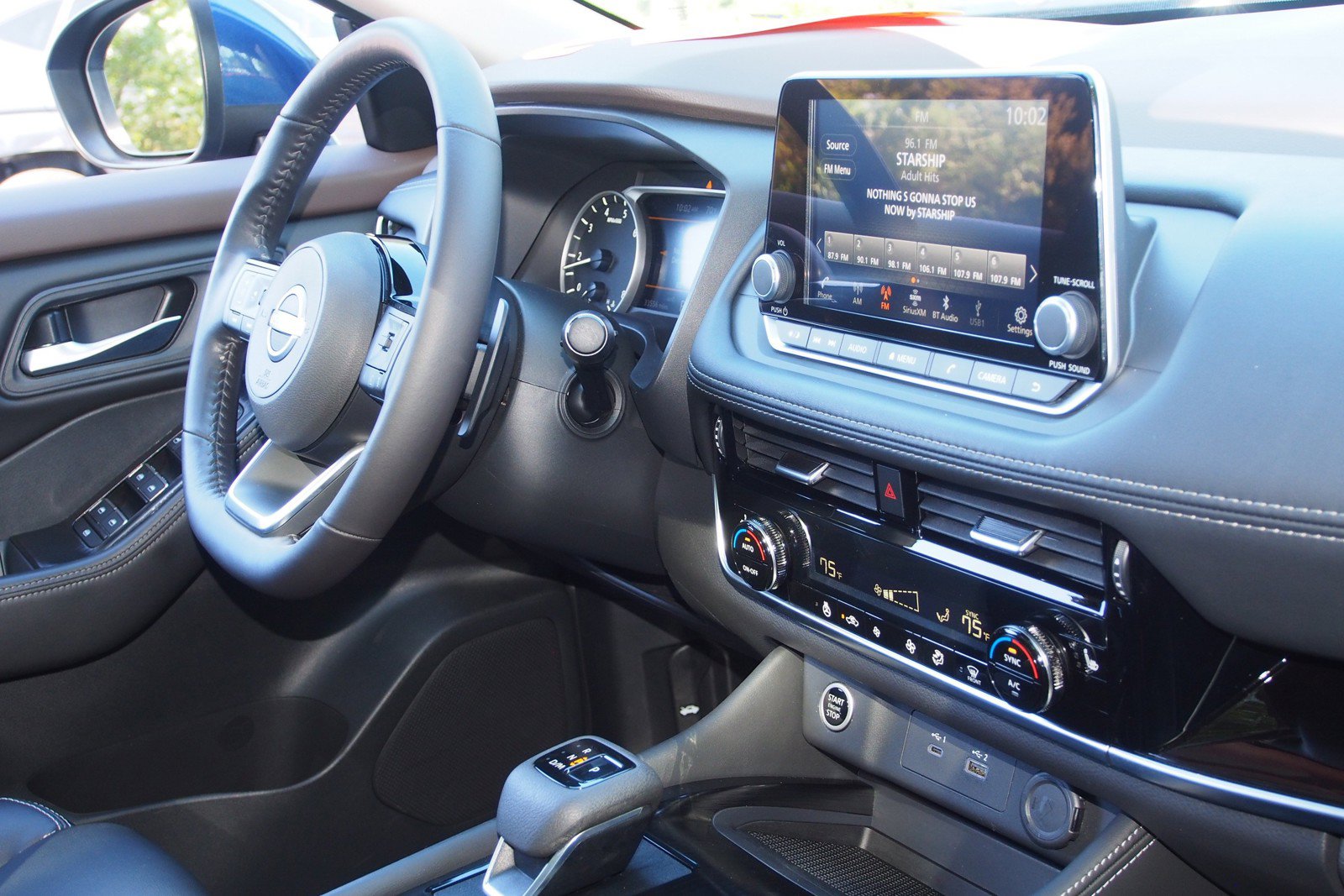 Used 2023 Nissan Rogue SL AWD/4WD image 10