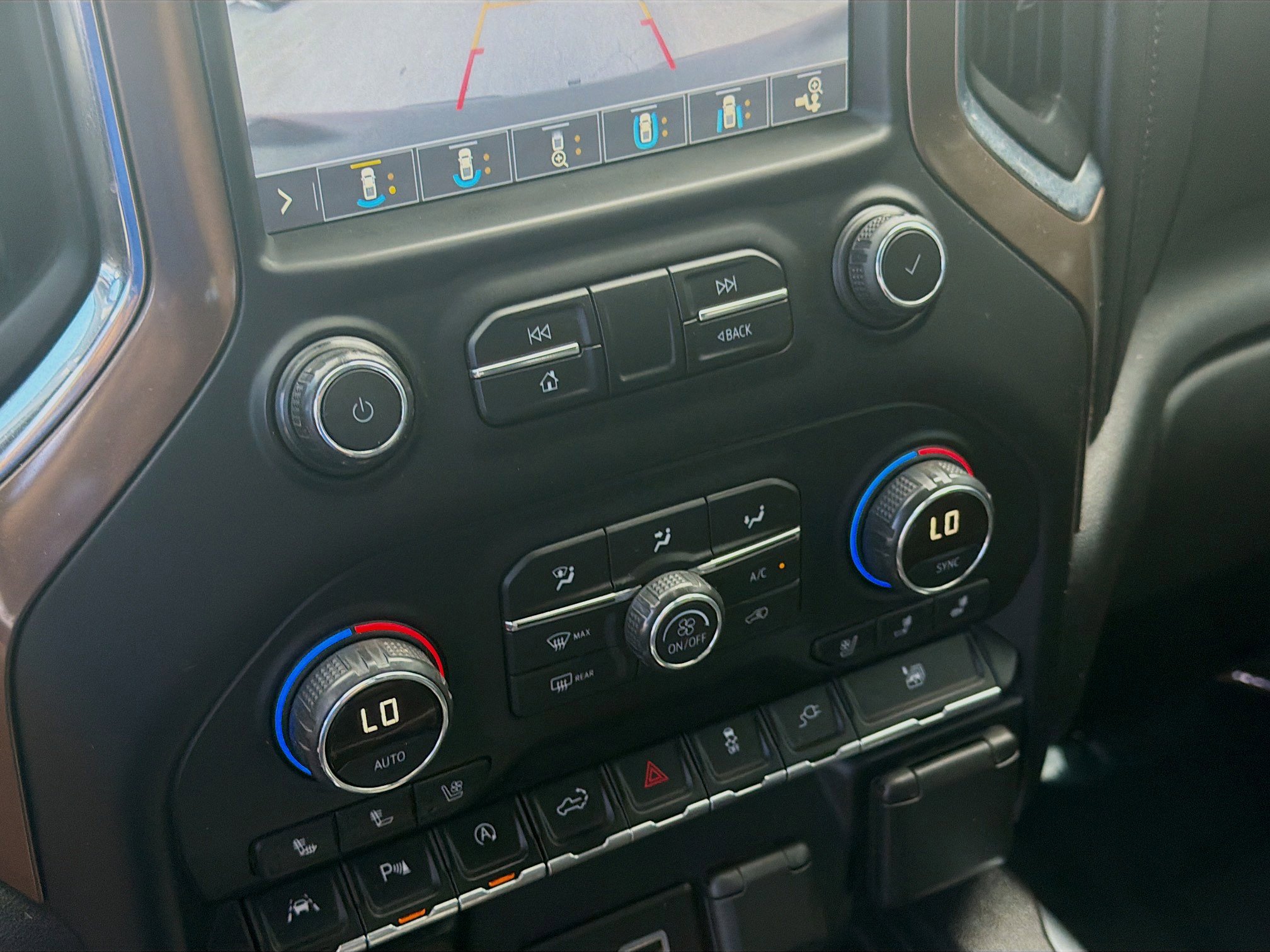 Used 2019 Chevrolet Silverado 1500 High Country w/ Technology Package AWD/4WD image 15