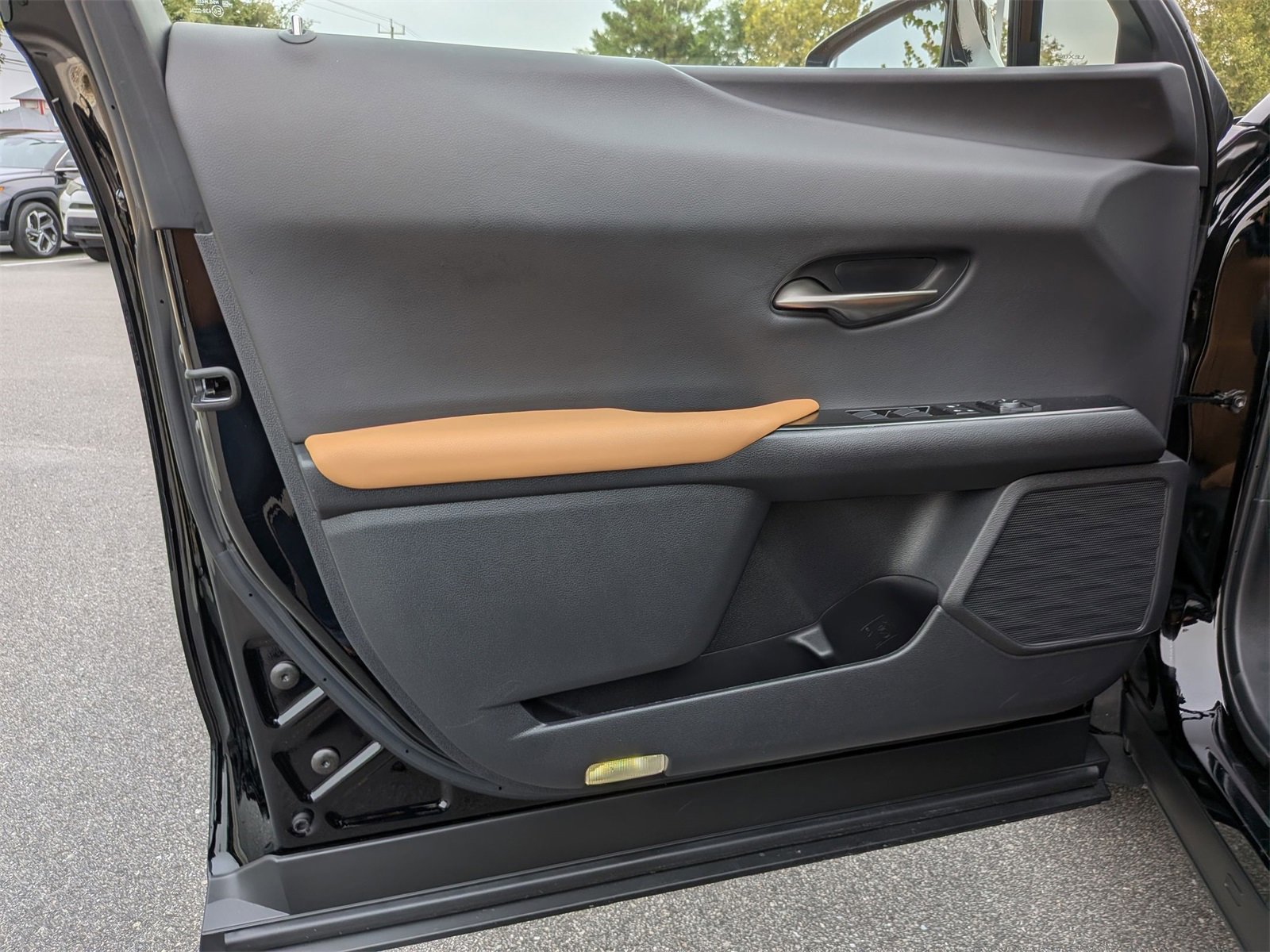 Used 2023 Lexus UX 250h FWD w/ Premium Package image 12