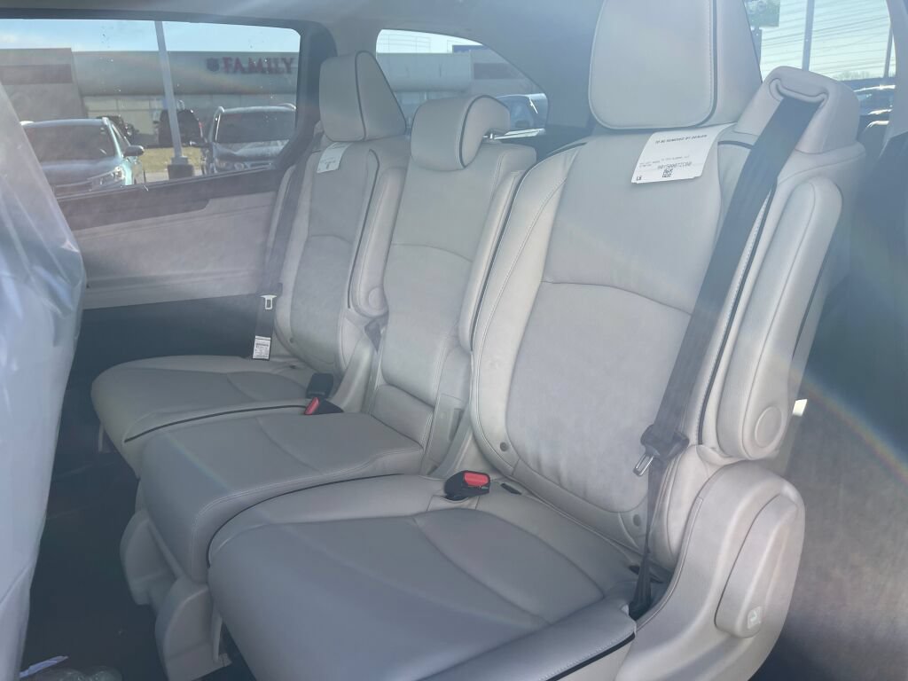 New 2026 Honda Odyssey Touring image 13