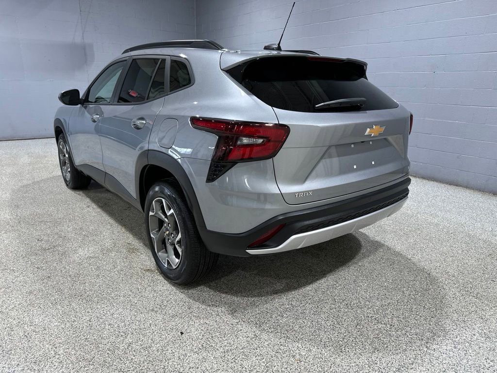 Used 2026 Chevrolet Trax LT w/ Driver Confidence Package FWD image 5
