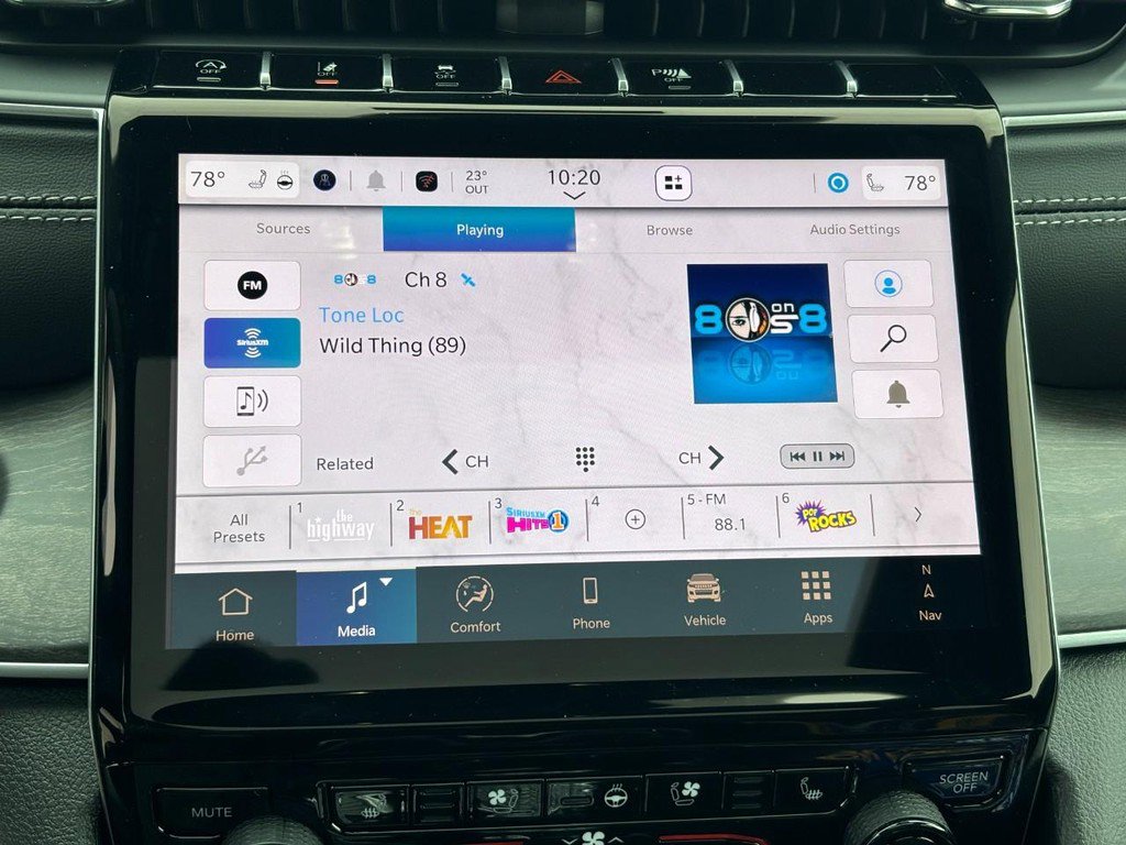 New 2025 Jeep Grand Cherokee L Limited w/ Luxury Tech Group II image 24