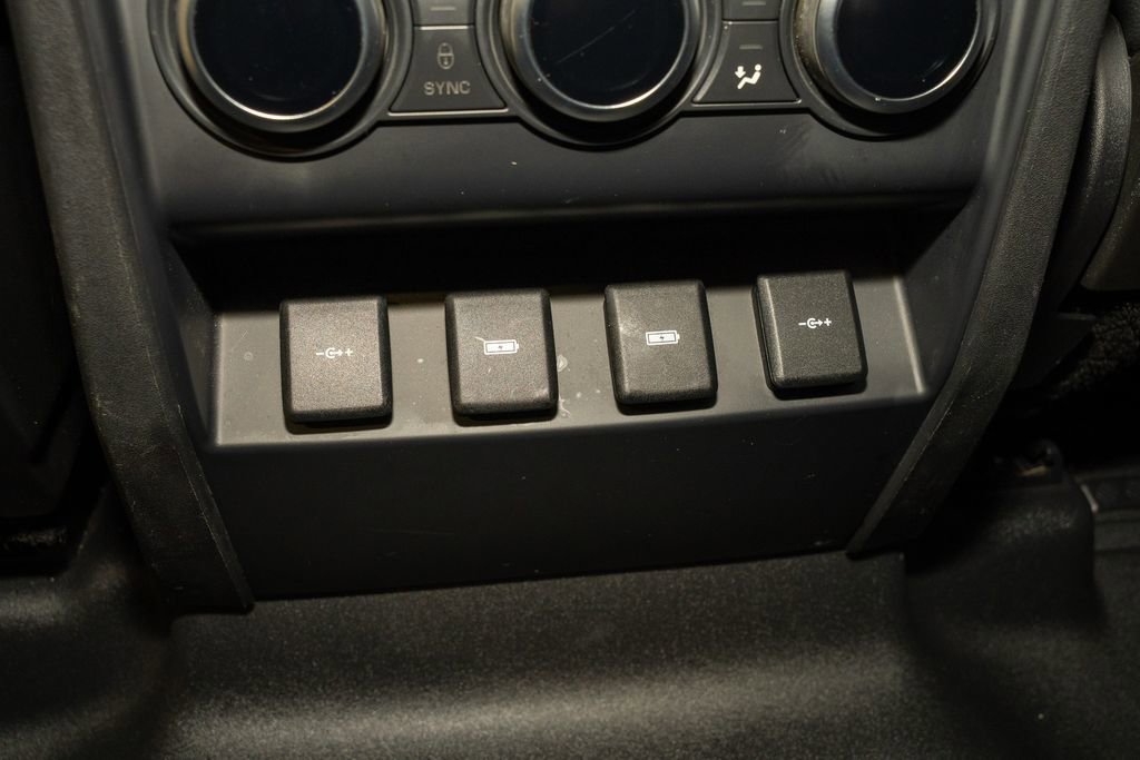 Used 2020 Land Rover Defender 110 SE image 8