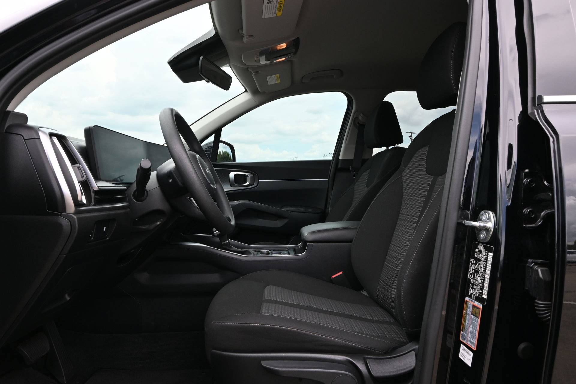 Used 2024 Kia Sorento LX FWD image 19