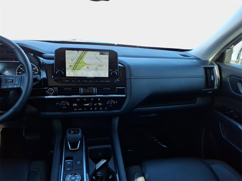 Used 2024 Nissan Pathfinder SL image 13