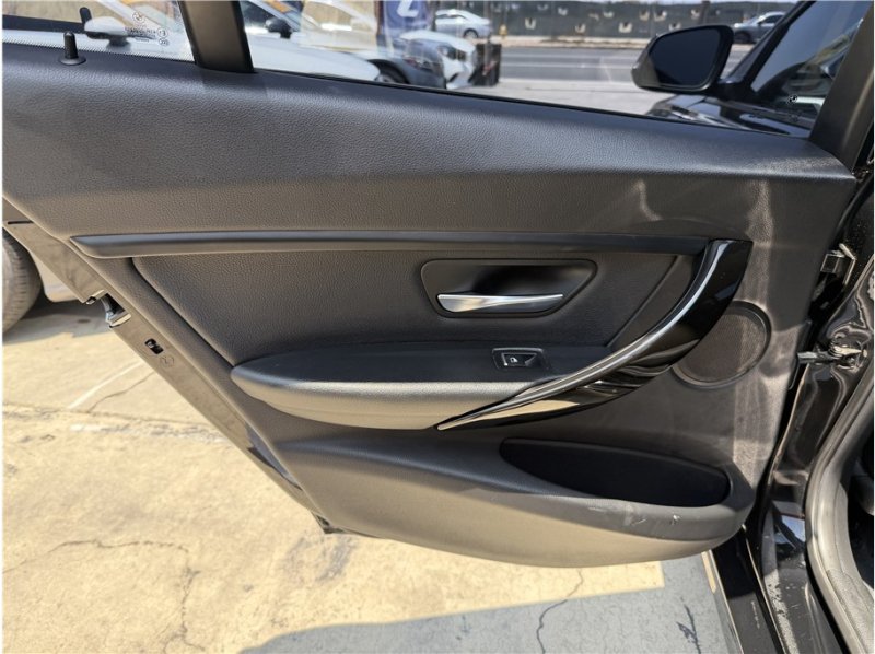 Used 2018 BMW 320i Sedan RWD image 20
