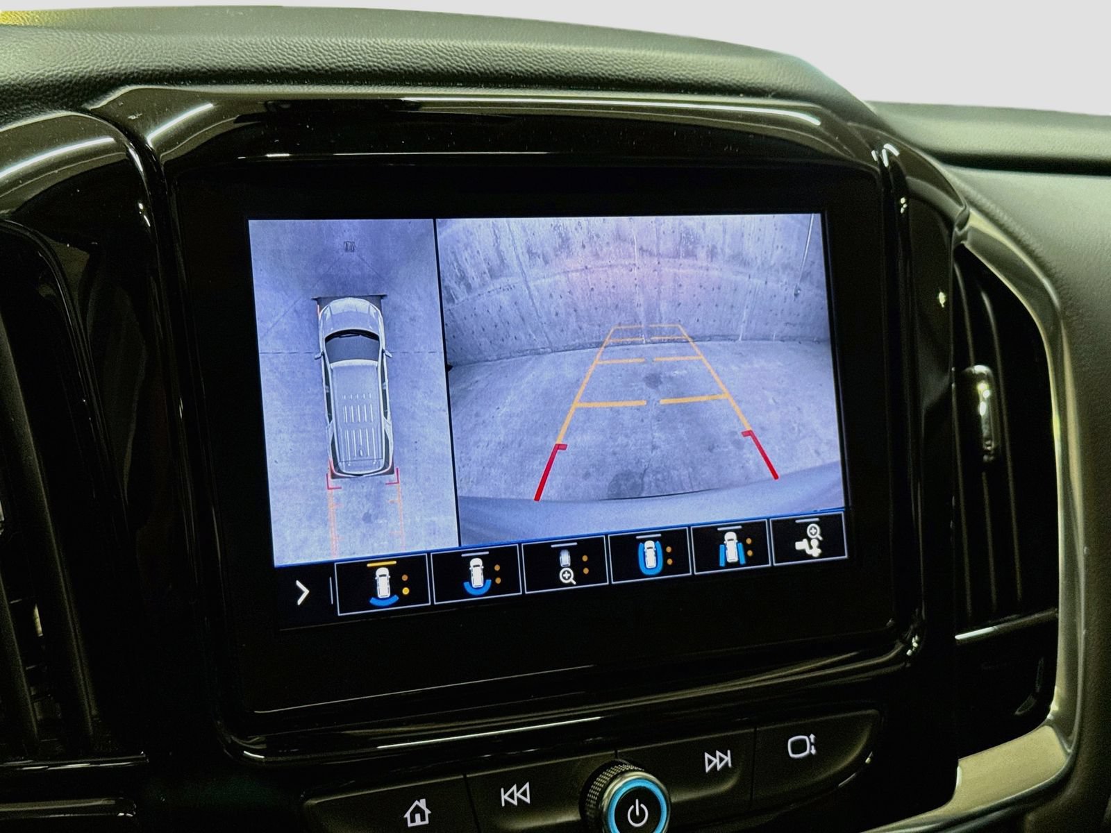 Used 2021 Chevrolet Traverse Premier w/ Redline Edition AWD/4WD image 17