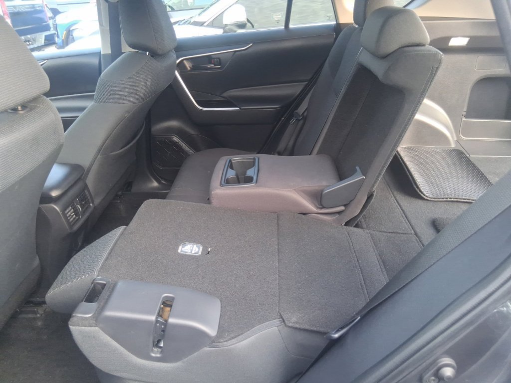 Used 2024 Toyota RAV4 LE AWD/4WD image 17